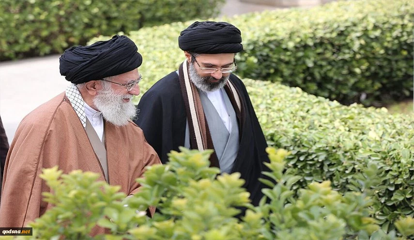 لمناسبة عيد الغدير الأغر..

موقع قائد الثورة الاسلامية ينشر صورة خاصة للسيد الشهيد ونجله 2