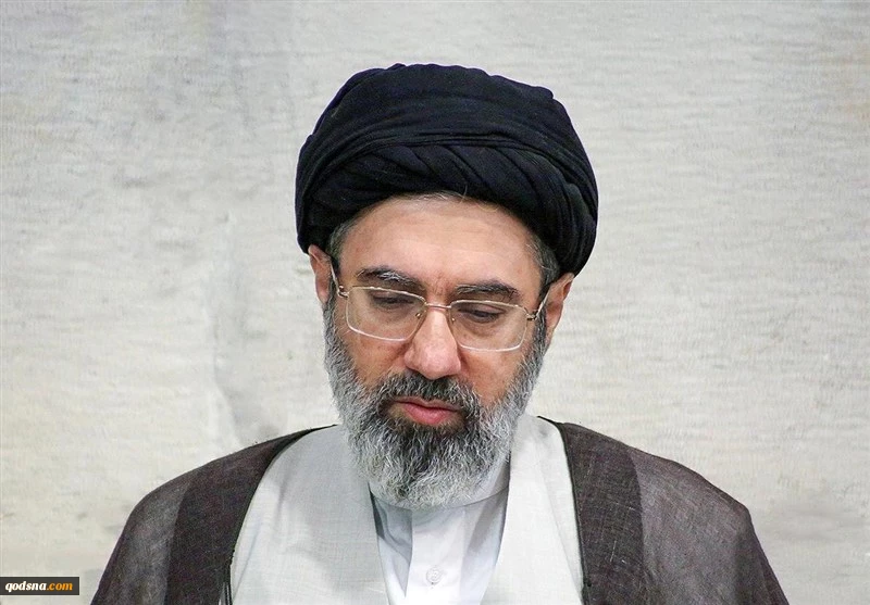 قائد الثورة الإسلامية يعزّي أمين المجلس الأعلى للأمن القومي  2