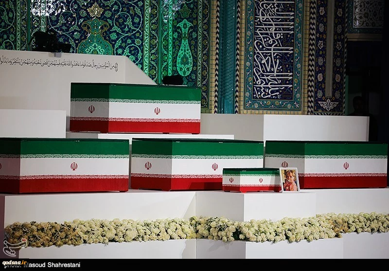 ادای احترام خانواده‌های شهید رهبران مقاومت لبنان به رهبر شهید امت اسلام 2