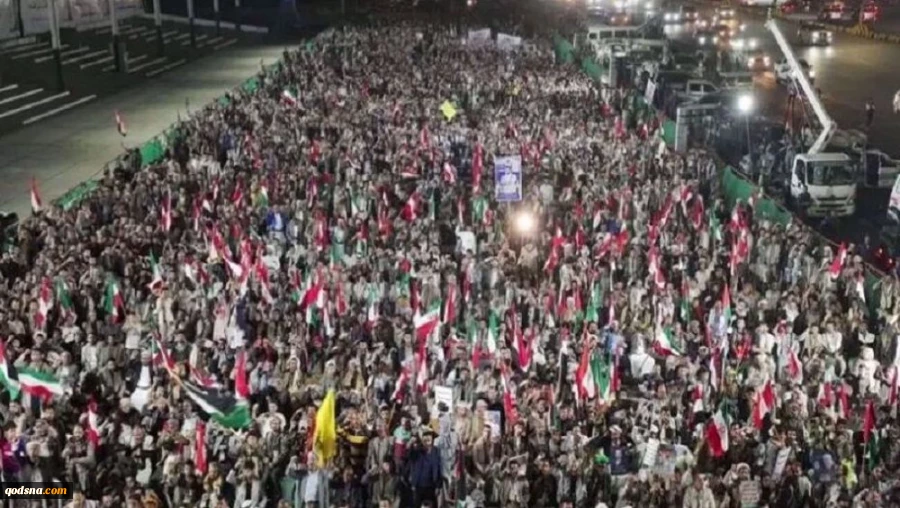 Huge crowd rally in Sanaa to thank Iran for breaking Yemen airport siege
