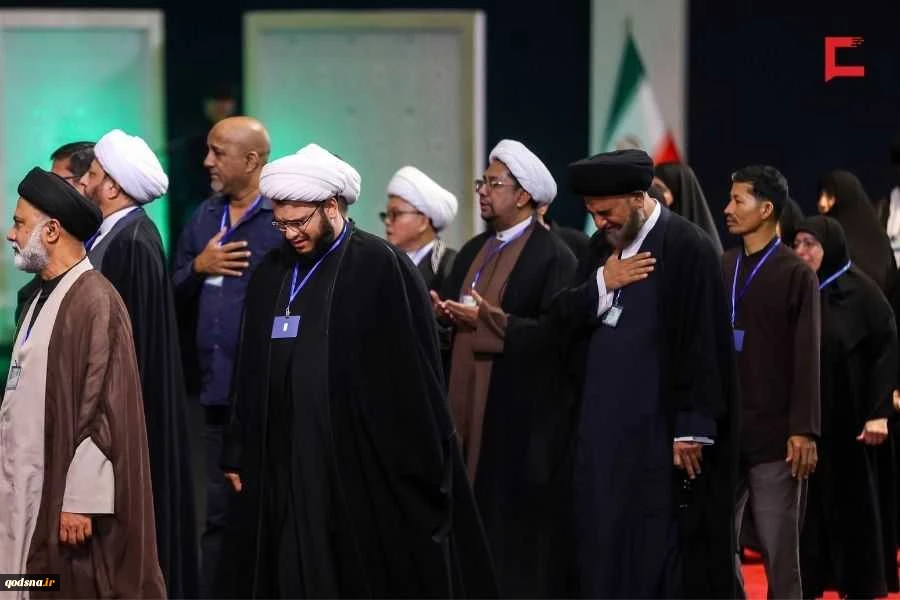 مراسم وداع الشهيد الإمام الخامنئي في مصلى طهران  19