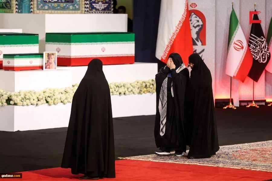 مراسم وداع الشهيد الإمام الخامنئي في مصلى طهران  20