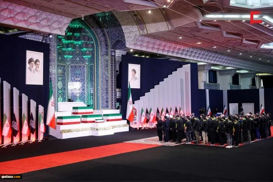 مراسم وداع الشهيد الإمام الخامنئي في مصلى طهران 5