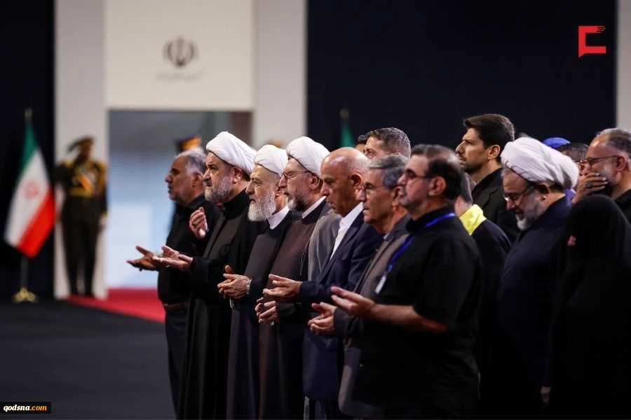 مراسم وداع الشهيد الإمام الخامنئي في مصلى طهران 10
