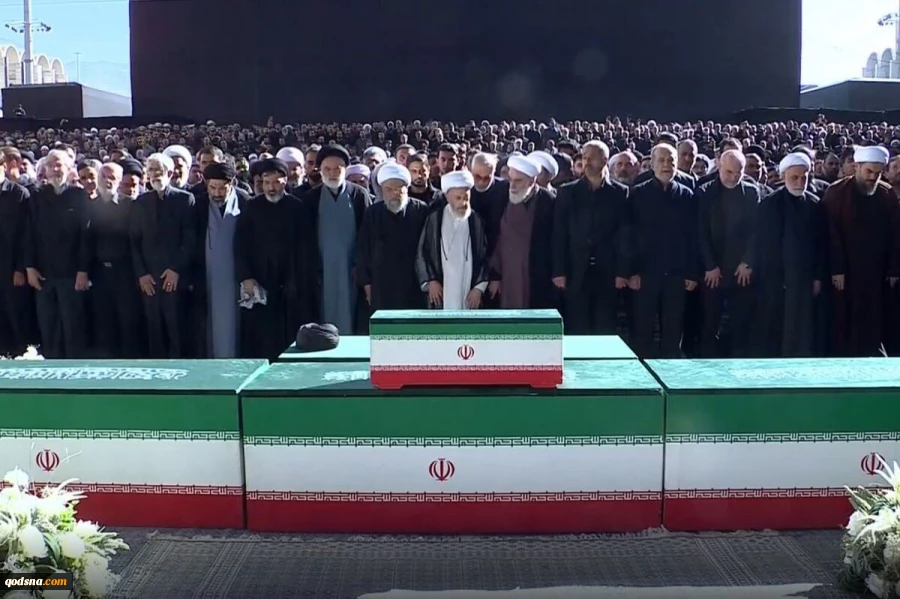 حشود مليونية في طهران تؤدي الصلاة على جثمان القائد الشهيد 2