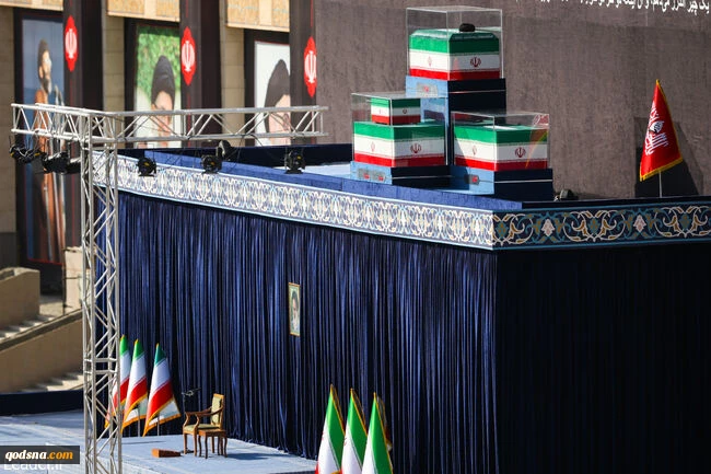 ملايين الإيرانيين يودعون قائدهم الشهيد في مشهد تاريخي مهيب
 2