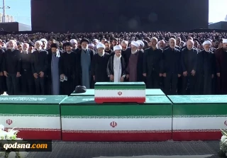 اقامه نماز بر پیکر مطهر مجاهد شهید امام خامنه‌ای و خانواده ایشان