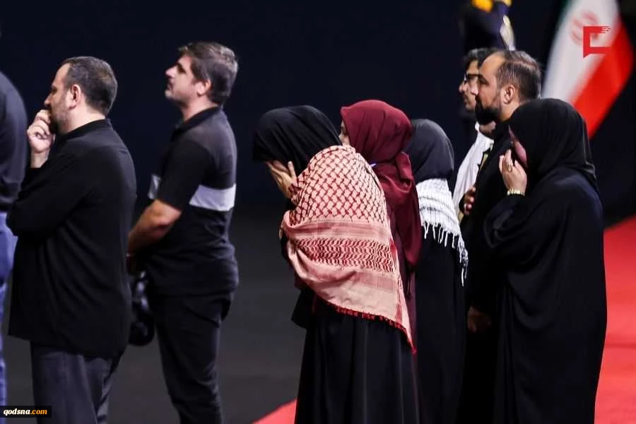 مراسم وداع الشهيد الإمام الخامنئي في مصلى طهران 7