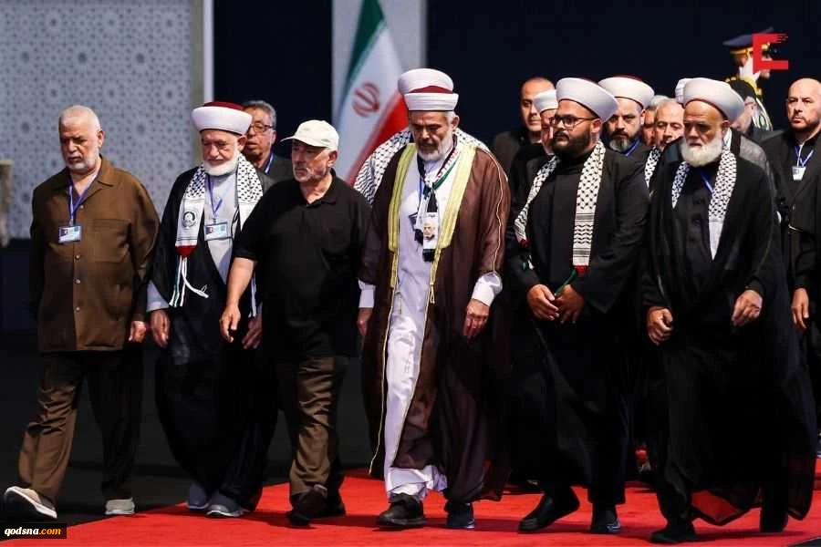 مراسم وداع الشهيد الإمام الخامنئي في مصلى طهران 9