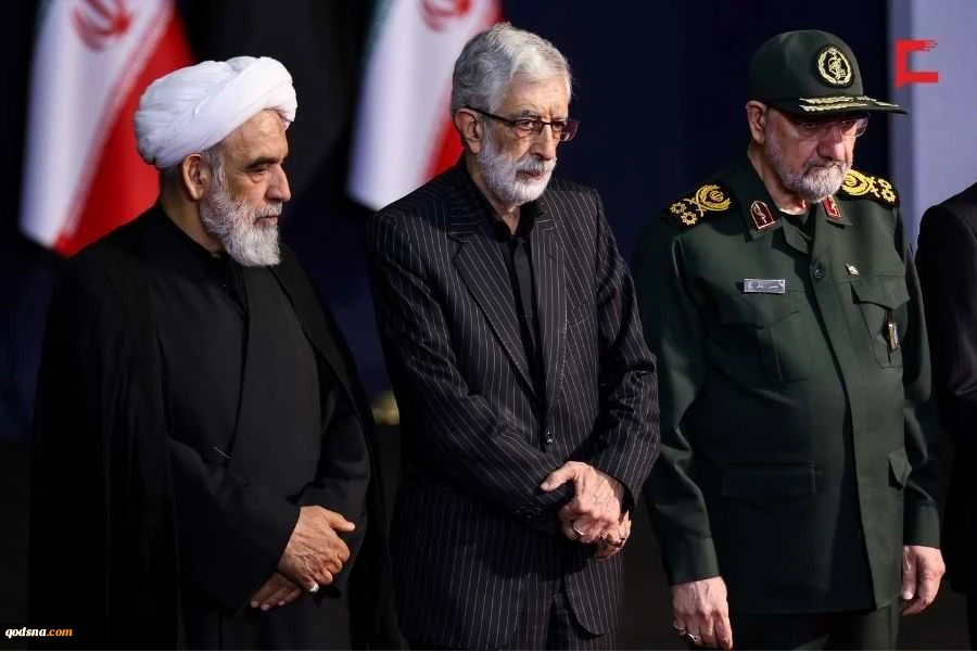 مراسم وداع الشهيد الإمام الخامنئي في مصلى طهران 13