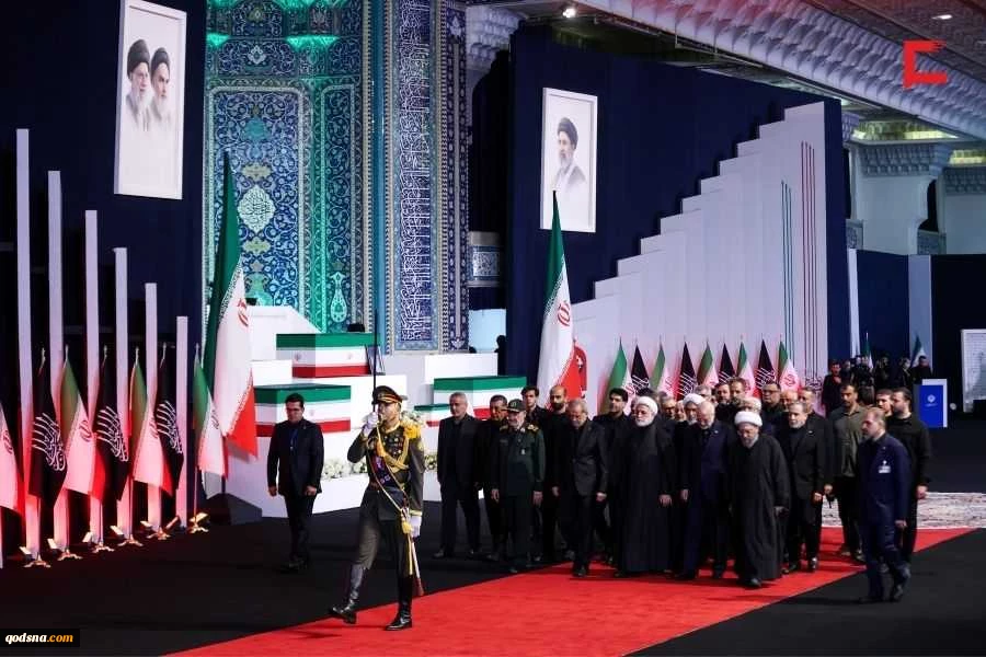 مراسم وداع الشهيد الإمام الخامنئي في مصلى طهران 17