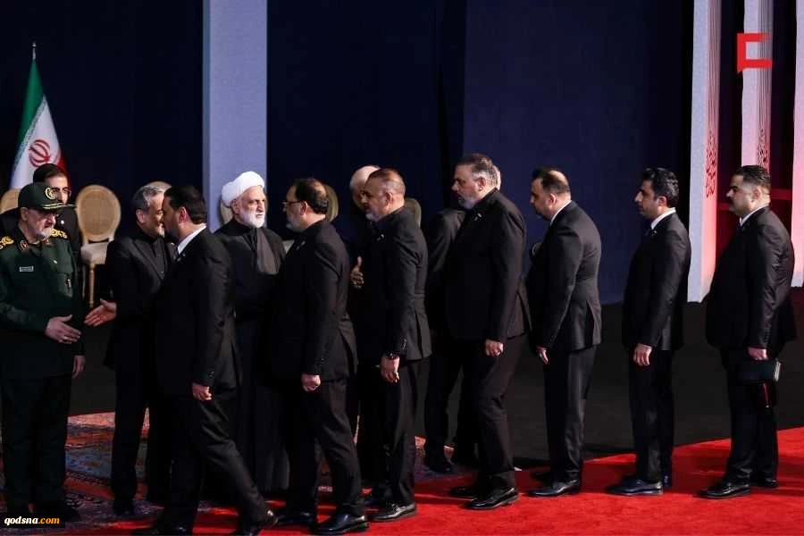 مراسم وداع الشهيد الإمام الخامنئي في مصلى طهران 23