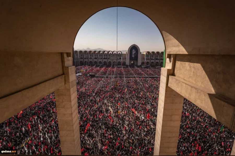 صفوف متراکم مردم عزادار ایران در اقامه نماز بر پیکر مطهر امام مجاهد شهید حضرت آیت‌الله العظمی سیّدعلی خامنه‌ای و شهدای خانواده ایشان 8