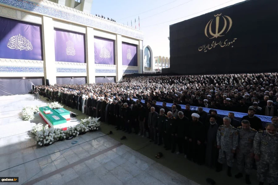 تصاویری از حضور فرزندان رهبر شهید، سران قوا و جمعی از مسئولان ارشد کشوری و لشکری در مراسم وداع با آقای شهید ایران 2