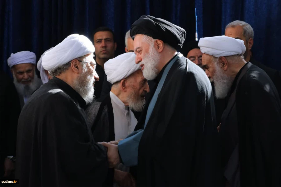 تصاویری از حضور فرزندان رهبر شهید، سران قوا و جمعی از مسئولان ارشد کشوری و لشکری در مراسم وداع با آقای شهید ایران 5