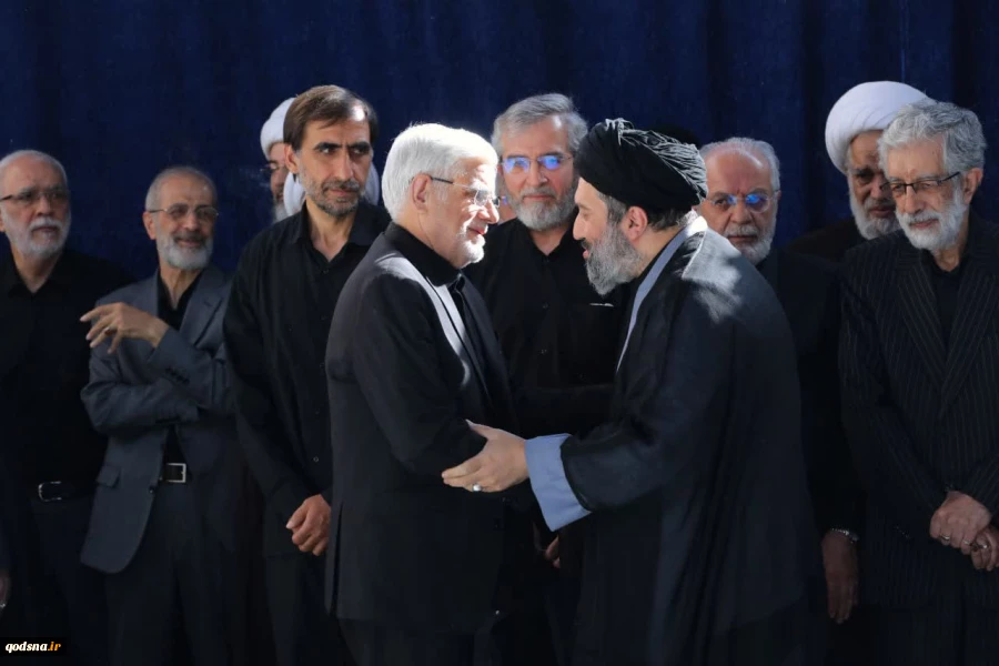 تصاویری از حضور فرزندان رهبر شهید، سران قوا و جمعی از مسئولان ارشد کشوری و لشکری در مراسم وداع با آقای شهید ایران 6