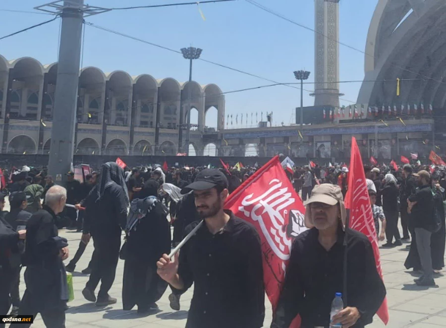 گزارش قدسنا از مراسم دومین روز وداع با رهبر شهید امت؛

روایتی از عشق و مهجوری و مردمانی که همچنان عروج آقای شهیدشان را باور ندارند 7