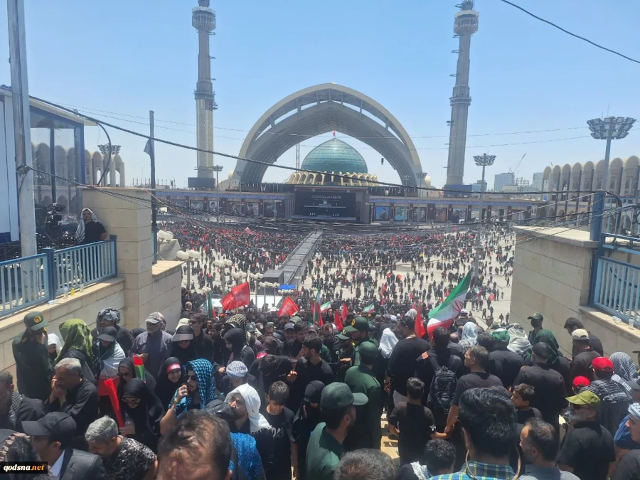 گزارش قدسنا از مراسم دومین روز وداع با رهبر شهید امت؛

روایتی از عشق و مهجوری و مردمانی که همچنان عروج آقای شهیدشان را باور ندارند 9