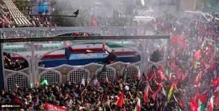Martyred Leader’s coffin carried toward Tehran's Azadi Square during funeral procession