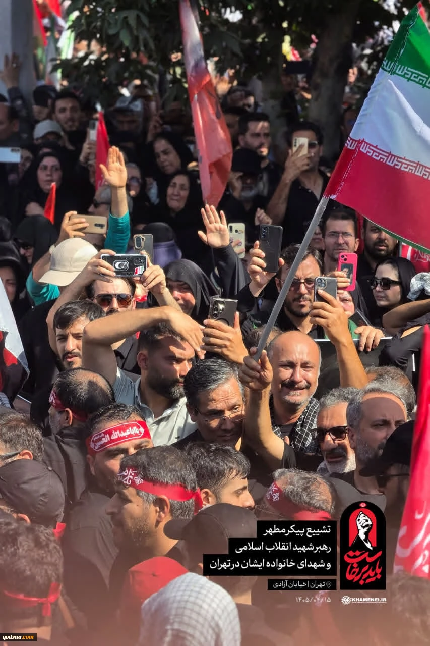 تشییع پیکر مطهر قائد شهید امت به همراه خانواده شهیدشان در میان خیل عظیم جمعیت عزاداران 3