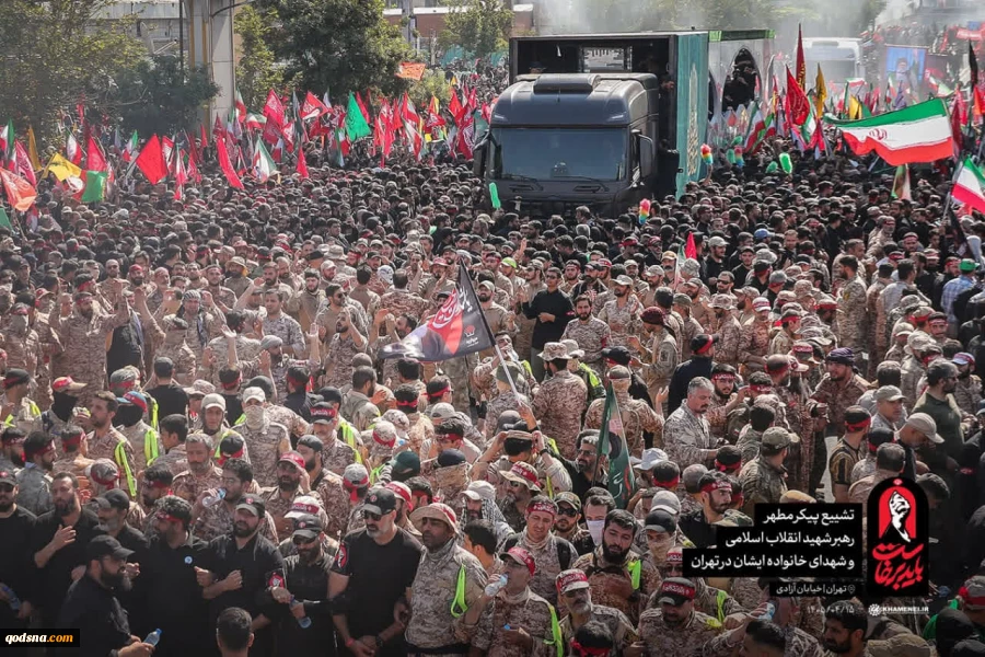 تشییع پیکر مطهر قائد شهید امت به همراه خانواده شهیدشان در میان خیل عظیم جمعیت عزاداران 7