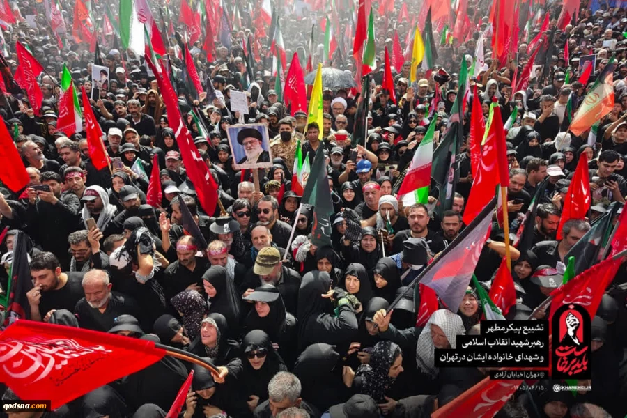 تشییع پیکر مطهر قائد شهید امت به همراه خانواده شهیدشان در میان خیل عظیم جمعیت عزاداران 8