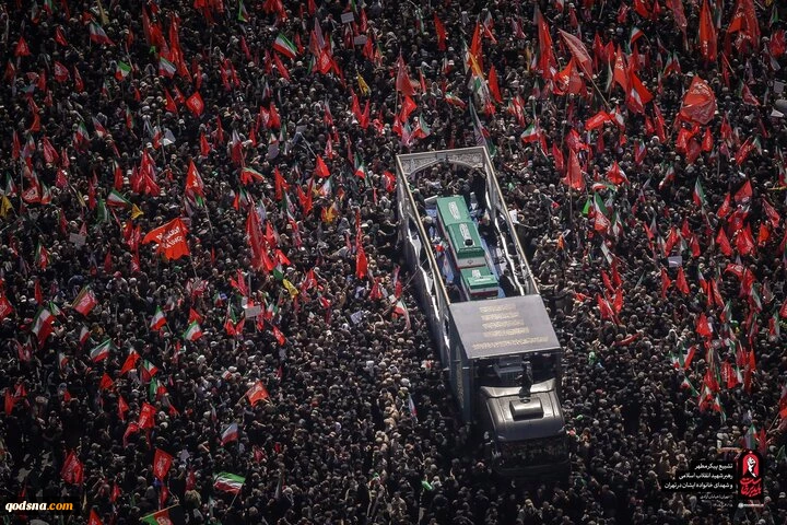تشییع پیکر مطهر قائد شهید امت به همراه خانواده شهیدشان در میان خیل عظیم جمعیت عزاداران 13