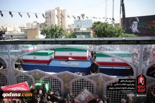 أمواجُ الشعب الإيرانيّ 
في مراسم التشييع