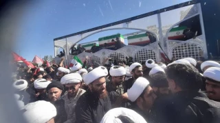 Funeral procession for martyred Leader begins in Mashhad