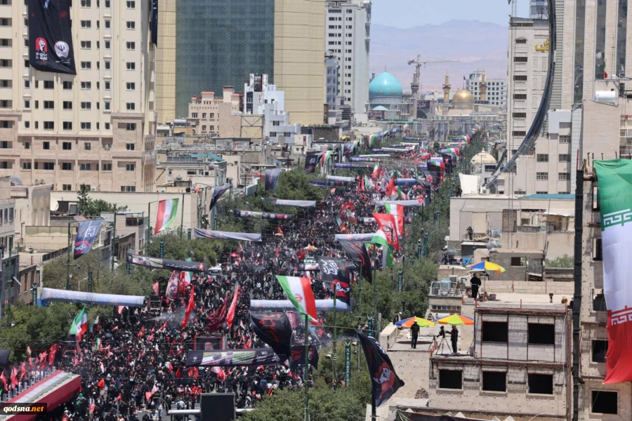 ملايين المشيعين يهتفون بالثأر للإمام الشهيد ويشيّعونه لمثواه الأخير بالمرقد الرضوي الشريف 2