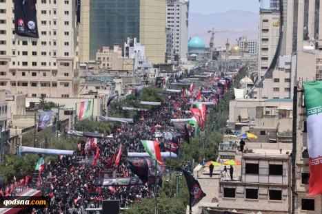 ملايين المشيعين يهتفون بالثأر للإمام الشهيد ويشيّعونه لمثواه الأخير بالمرقد الرضوي الشريف