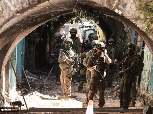 Zionist troops launch widespread raids across West Bank