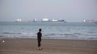 Strait of Hormuz will not reopen as long as US threats and interference continue: IRGC