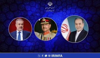 عراقجي يحذر من “المغامرات الأمريكية” خلال مباحثات مع نظيره التركي وقائد الجيش الباكستاني