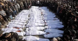 غزة تودّع 112 شهيدًا من عائلتي أبو شريعة والحساينة في واحدة من أكبر الجنازات الجماعية منذ بدء الحرب