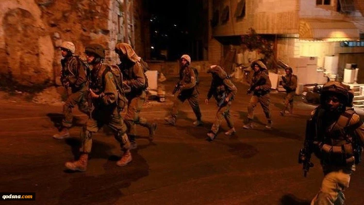 Zionist troops launch widespread West Bank raids, arrests Palestinians
