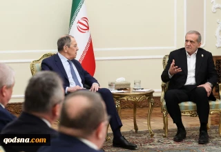 لافروف يلتقي الرئيس بزشكيان في طهران