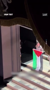 پرچم فلسطین در اپرای سلطنتی انگلستان
