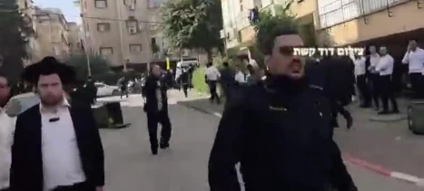 شورش در بنی‌باراک، سوزاندن وسایل نقلیه پلیس اسرائیل و فرار نیروهای ارتش 6